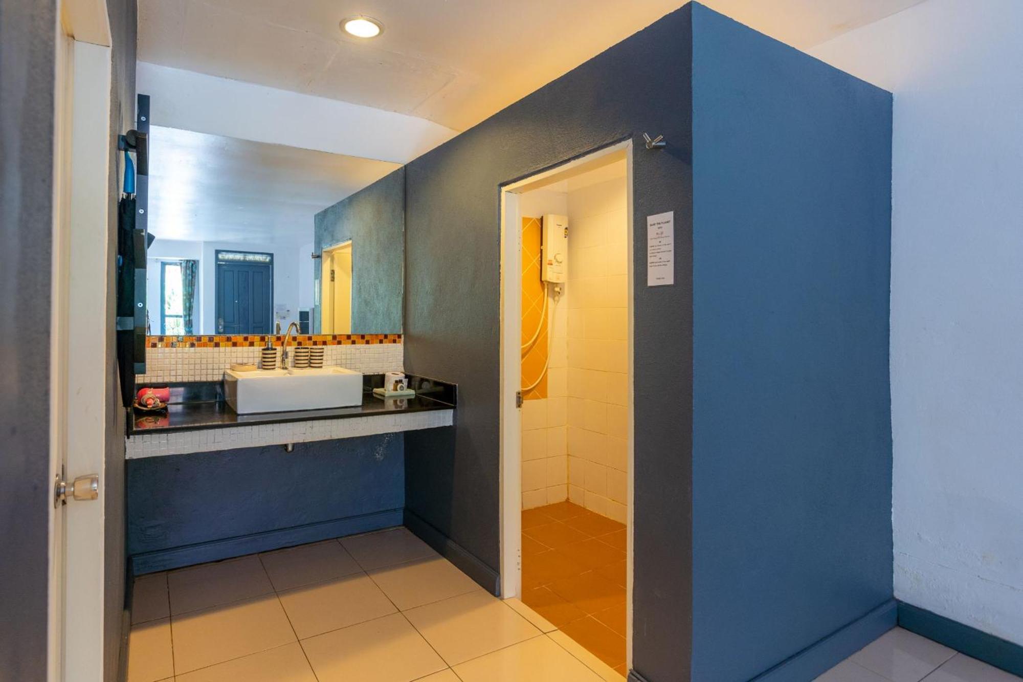 Koh Chang Cliff Beach Resort Room photo